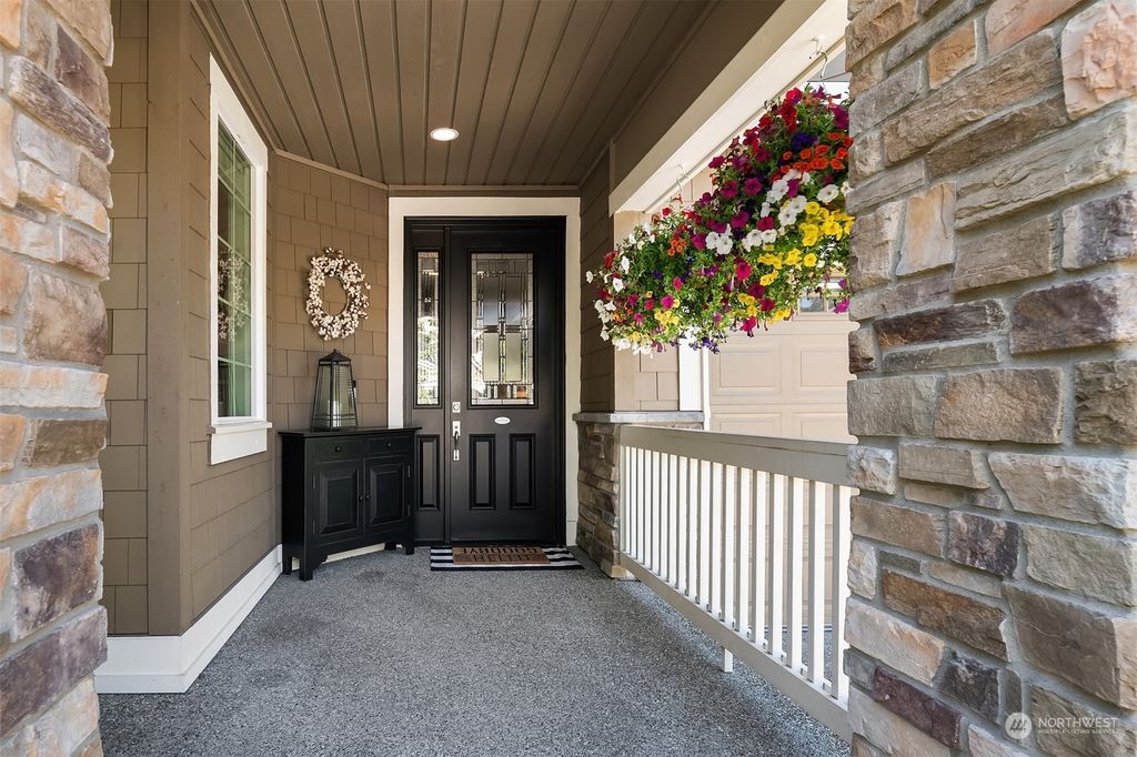 Photo of 21379 SE 32nd Place, Sammamish, WA 98075 (MLS # 2138946)