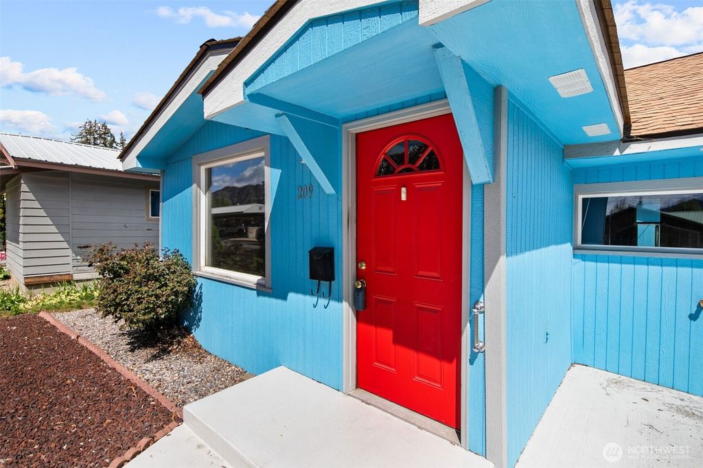 Photo of 209 Elberta Avenue, Cashmere, WA 98815 (MLS # 2512750)