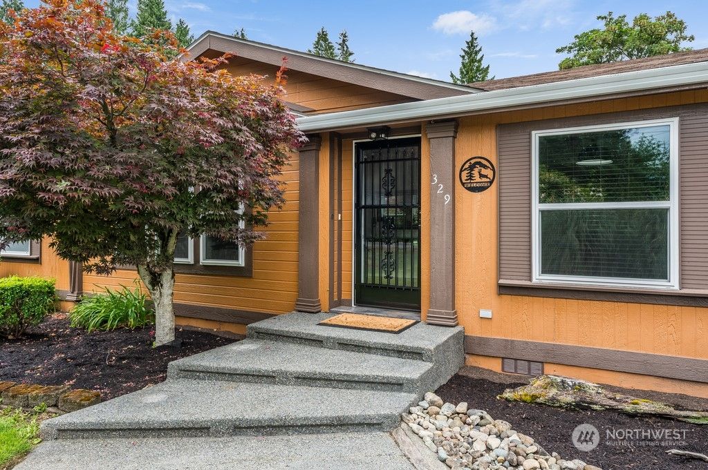 Photo of 329 205th Street SW, Lynnwood, WA 98360 (MLS # 2126401)