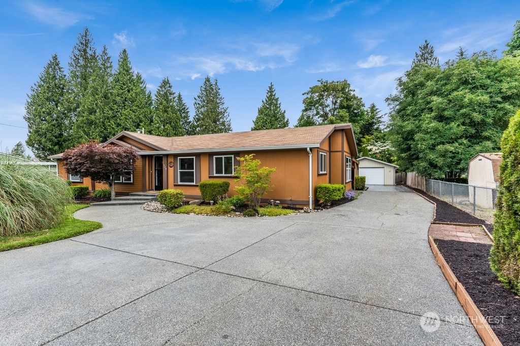Photo of 329 205th Street SW, Lynnwood, WA 98360 (MLS # 2126401)