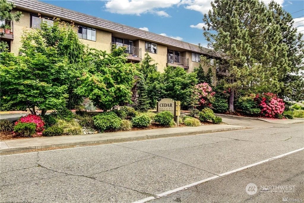 Photo of 750 N 143rd Street #B4, Seattle, WA 98133 (MLS # 2183954)