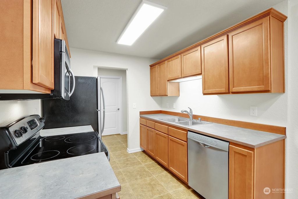 Photo of 750 N 143rd Street #B4, Seattle, WA 98133 (MLS # 2183954)