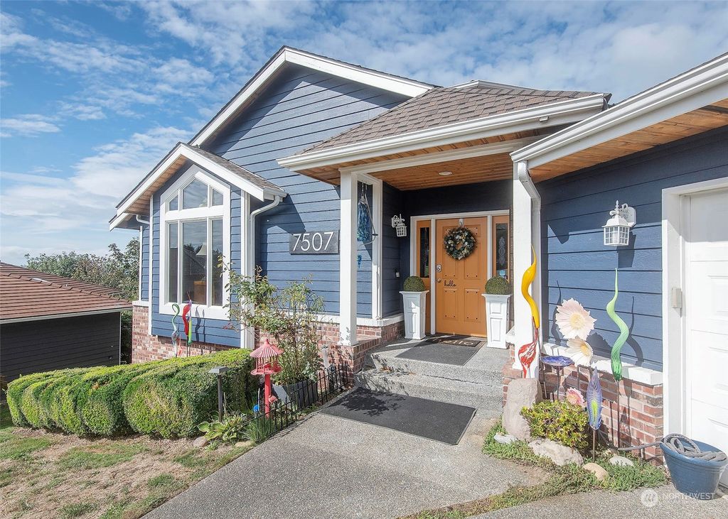 Photo of 7507 75th Place NE, Marysville, WA 98270 (MLS # 2294390)