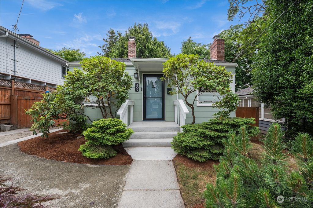 Photo of 409 NE 92nd Street, Seattle, WA 98115 (MLS # 2129000)