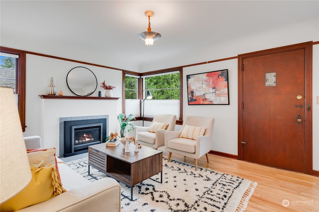 Photo of 409 NE 92nd Street, Seattle, WA 98115 (MLS # 2129000)