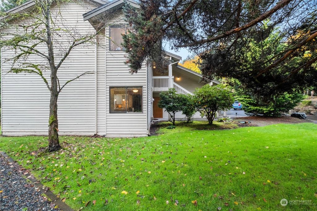 Photo of 1343 Bellefield Park Lane, Bellevue, WA 98004 (MLS # 2178642)