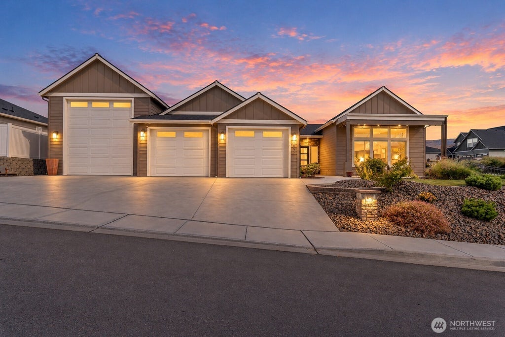 Photo of 2659 Parkette St SE ST, East Wenatchee, WA 98802 (MLS # 2576692)