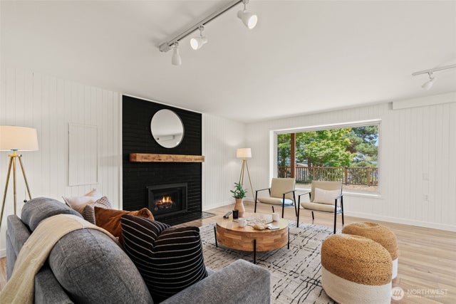 8456 6th Avenue SW, Seattle