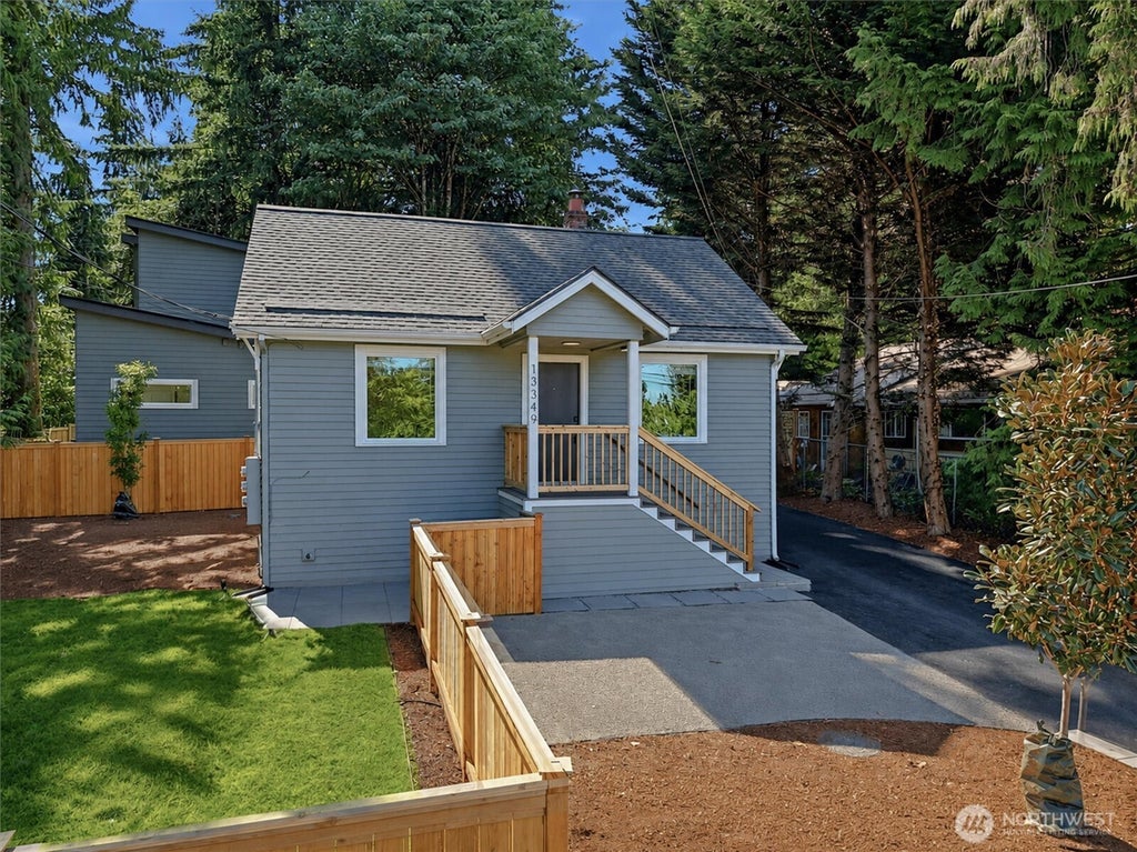 Photo of 13349 25th Avenue NE, Seattle, WA 98125 (MLS # 2581581)