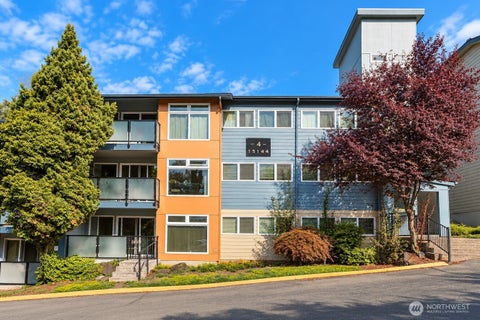 Photo of 15144 65th Avenue S #414, Tukwila, WA 98188 (MLS # 2568928)
