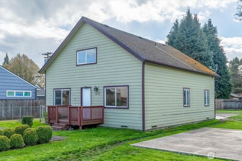 Photo of 1215 30th Avenue, Longview, WA 98632 (MLS # 2502992)
