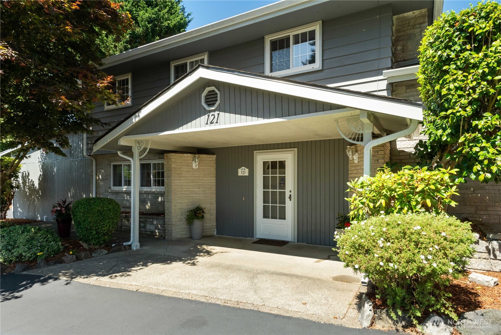 121 Hillcrest Drive