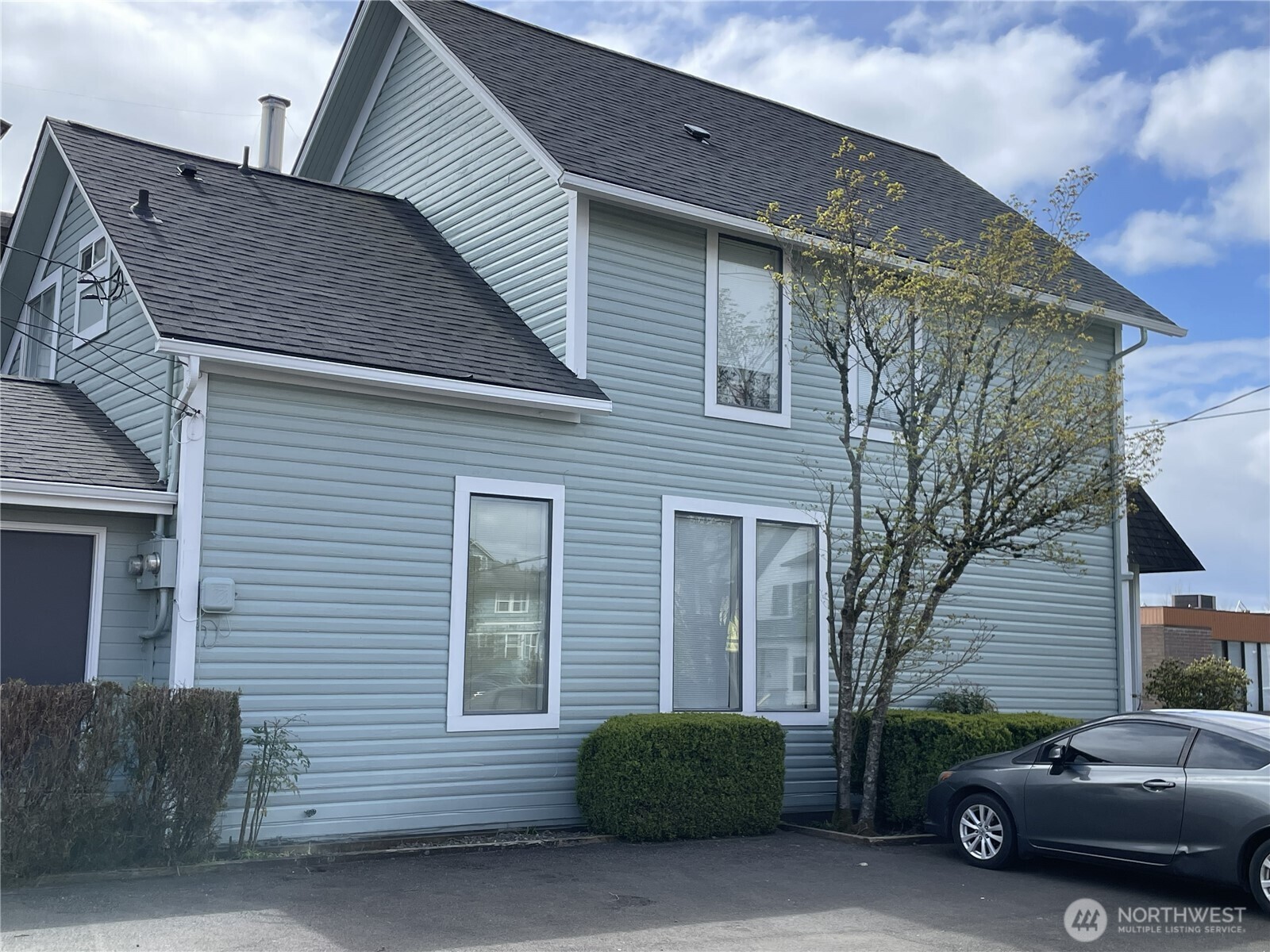 208 N H Street