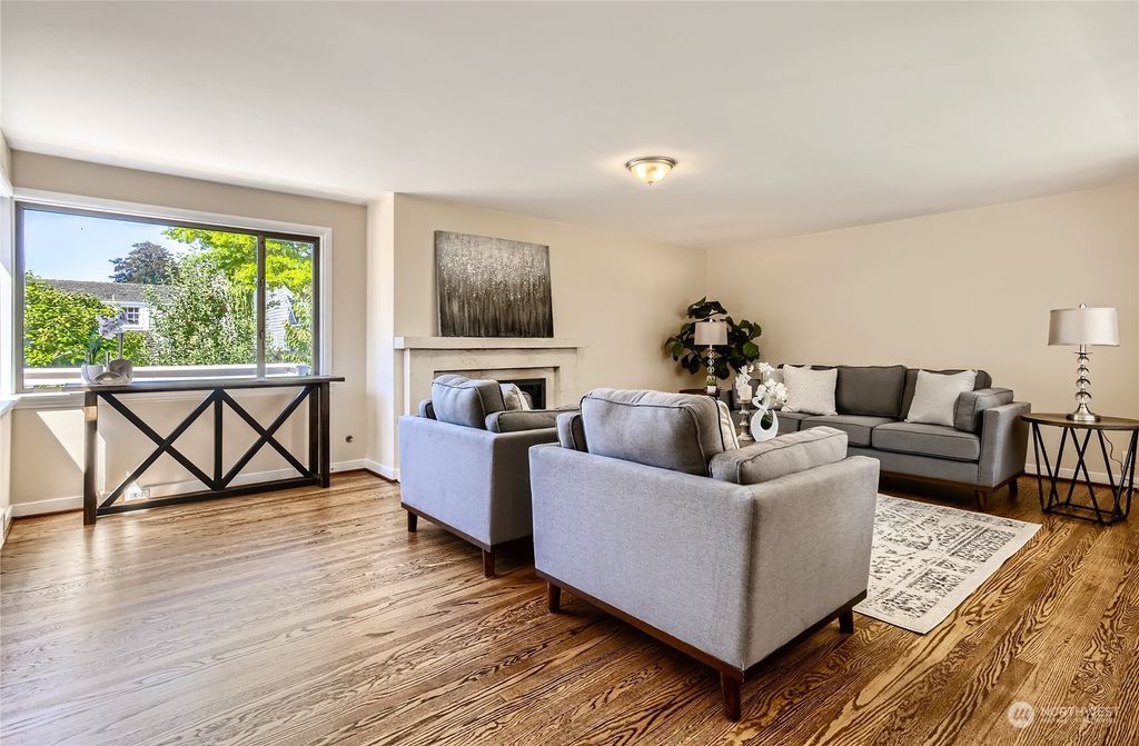 Photo of 1921 Edgemont Place W, Seattle, WA 98199 (MLS # 2147455)