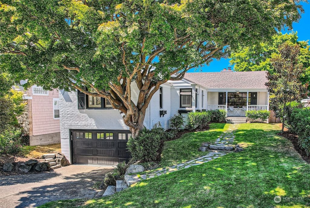 Photo of 1921 Edgemont Place W, Seattle, WA 98199 (MLS # 2147455)