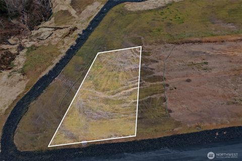 Photo of 16 Lot Bradford Street, Raymond, WA 98577 (MLS # 2495749)