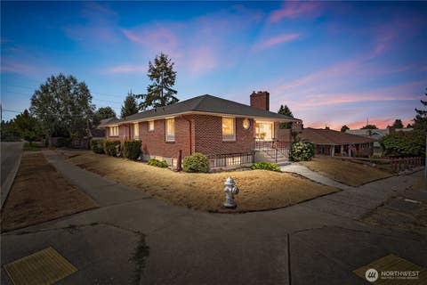 Photo of 4202 N Cheyenne Street, Tacoma, WA 98407 (MLS # 2571024)