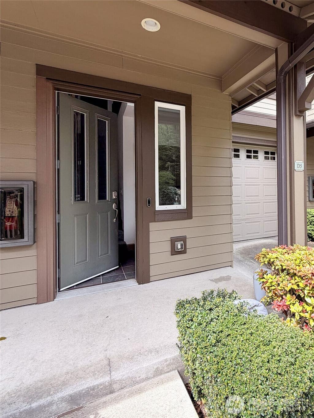 Photo of 2115 201st Place SE #D5, Bothell, WA 98012 (MLS # 2569743)