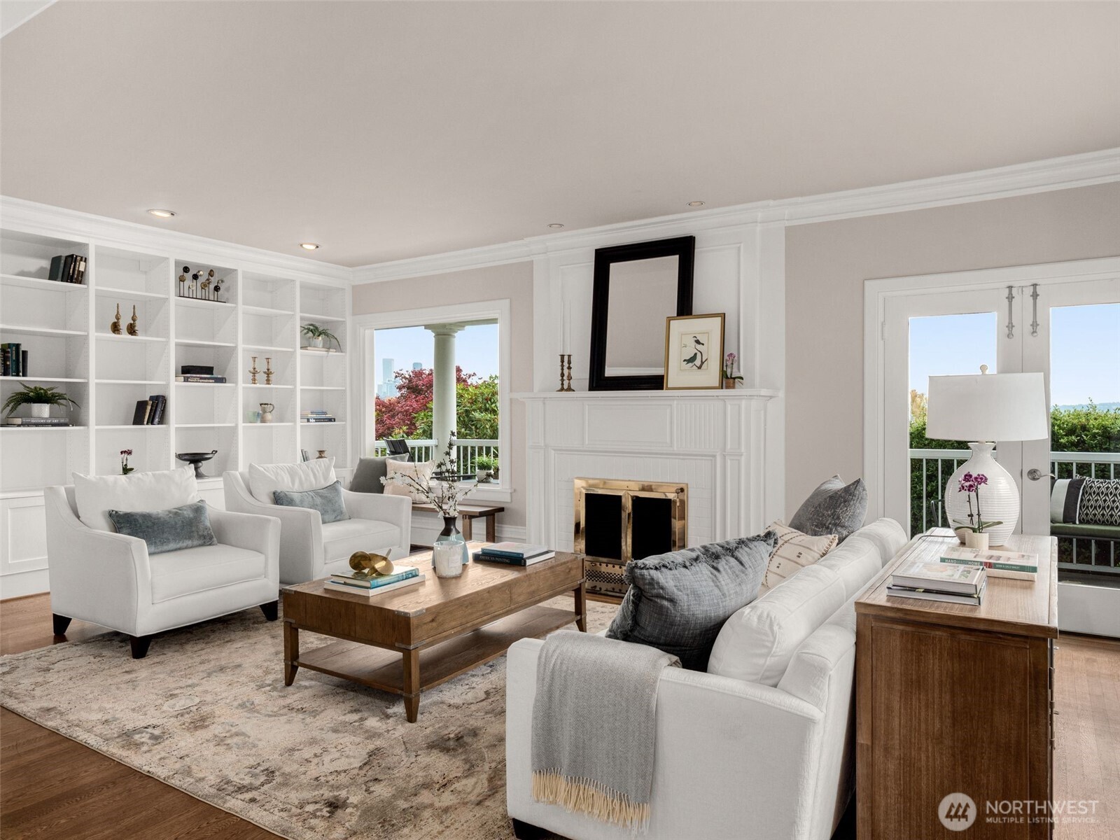 526 W Kinnear Place