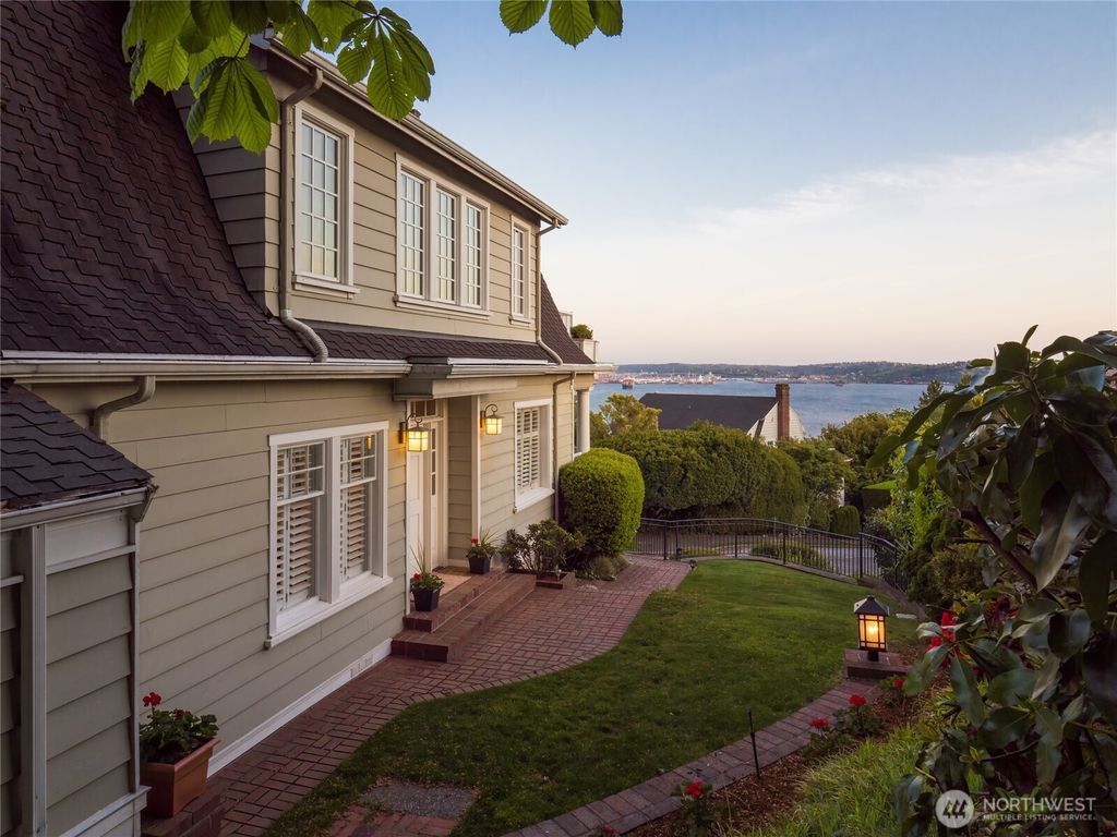 Photo of 526 W Kinnear Place, Seattle, WA 98119 (MLS # 2398285)