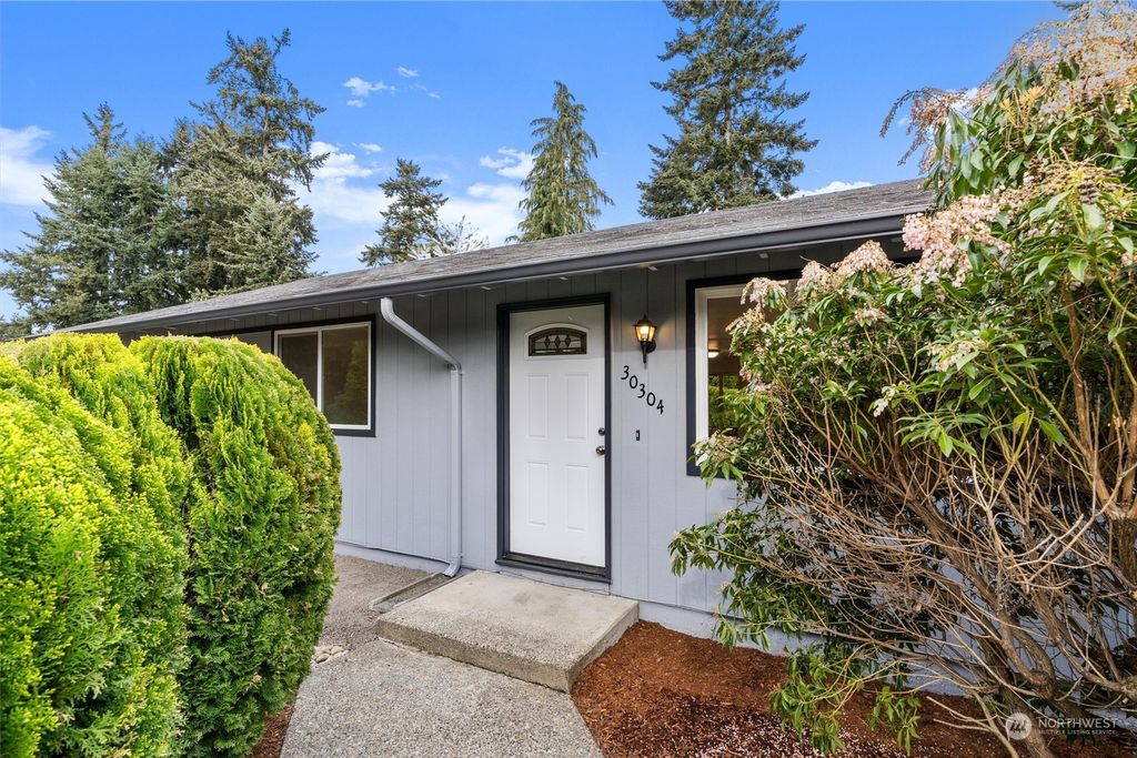 Photo of 30304 8th Avenue SW, Federal Way, WA 98023 (MLS # 2219593)