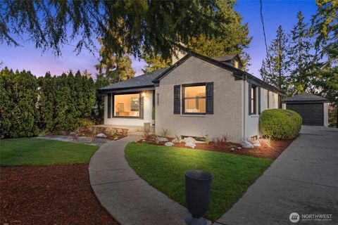 9222 40th Avenue NE Seattle WA 98115