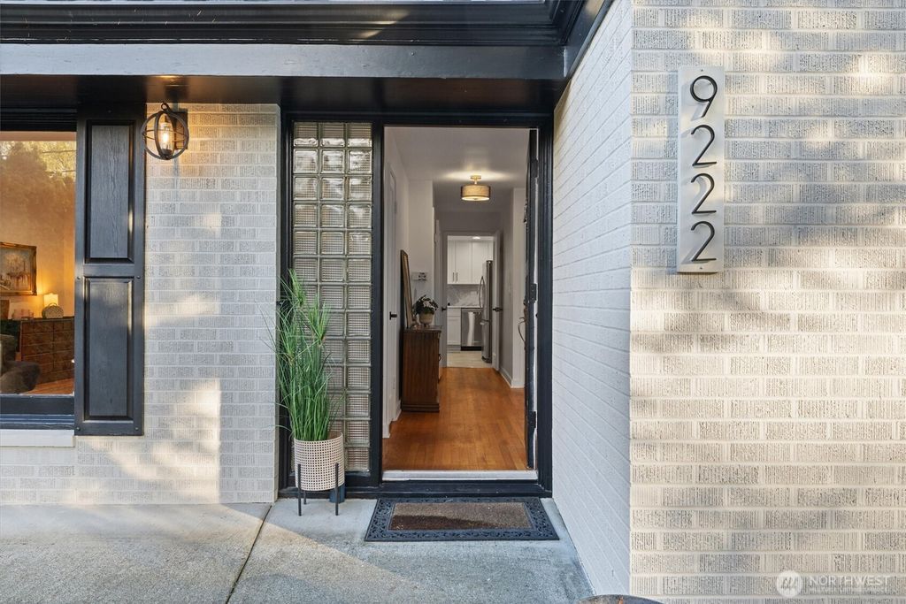 Photo of 9222 40th Avenue NE, Seattle, WA 98115 (MLS # 2455921)