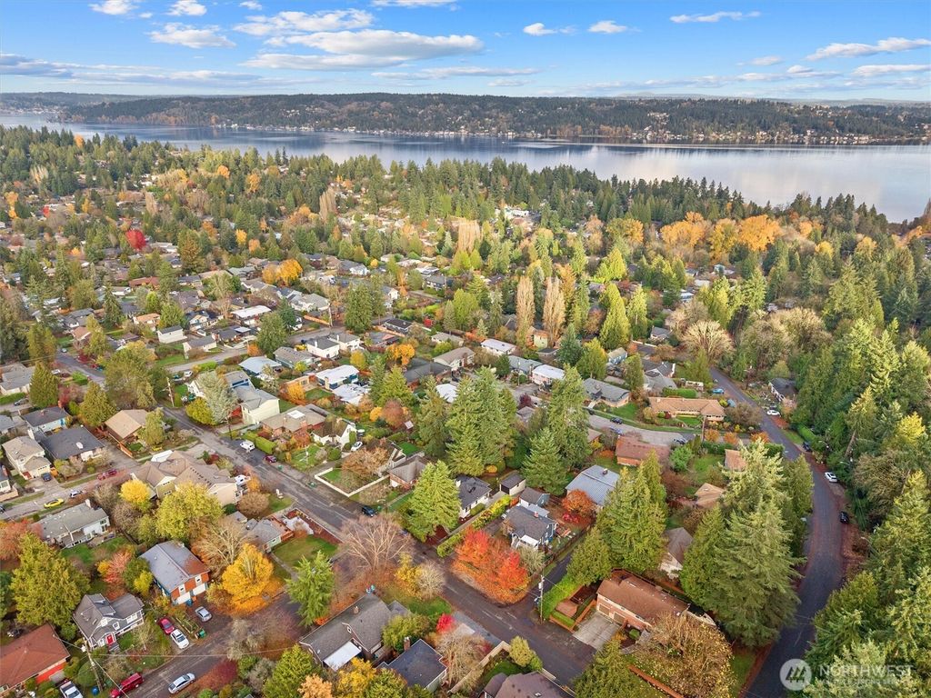 Photo of 9222 40th Avenue NE, Seattle, WA 98115 (MLS # 2455921)