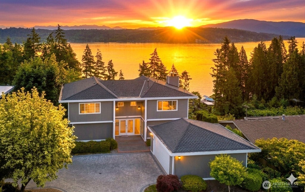 Photo of 110 174th Place NE, Bellevue, WA 98008 (MLS # 2581935)