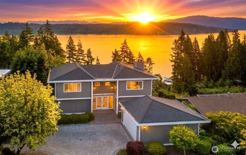Photo of 110 174th Place NE, Bellevue, WA 98008 (MLS # 2581935)