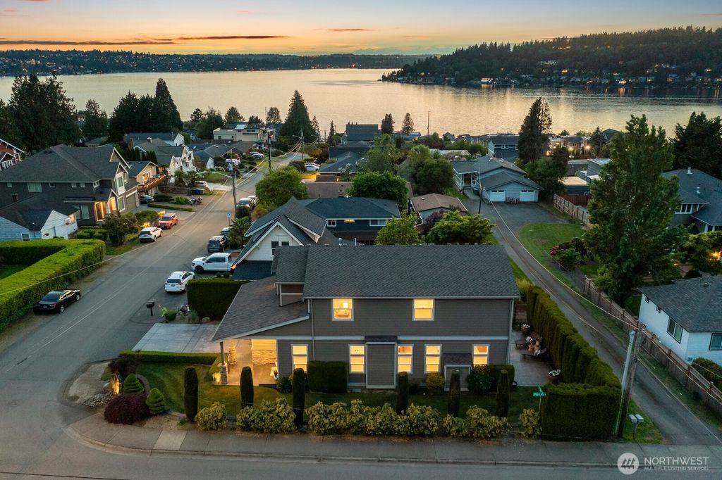 Photo of 1222 N 36th Street, Renton, WA 98056 (MLS # 2372334)