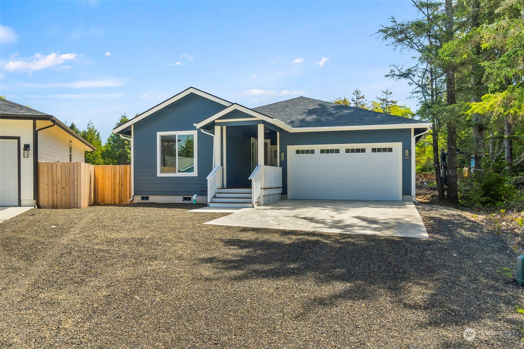 737 Gadwall Court SE