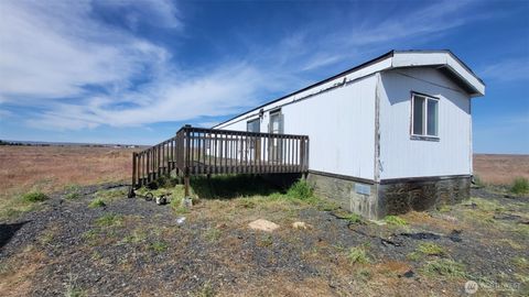 Photo of 2750 NE RD 16, Soap Lake, WA 98851 (MLS # 2529024)