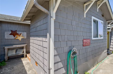 Photo of 105 Ocean Beach Boulevard S #2, Long Beach, WA 98631 (MLS # 2290204) Photo of 105 Ocean Beach Boulevard S #2, Long Beach, WA 98631 (MLS # 2290204)