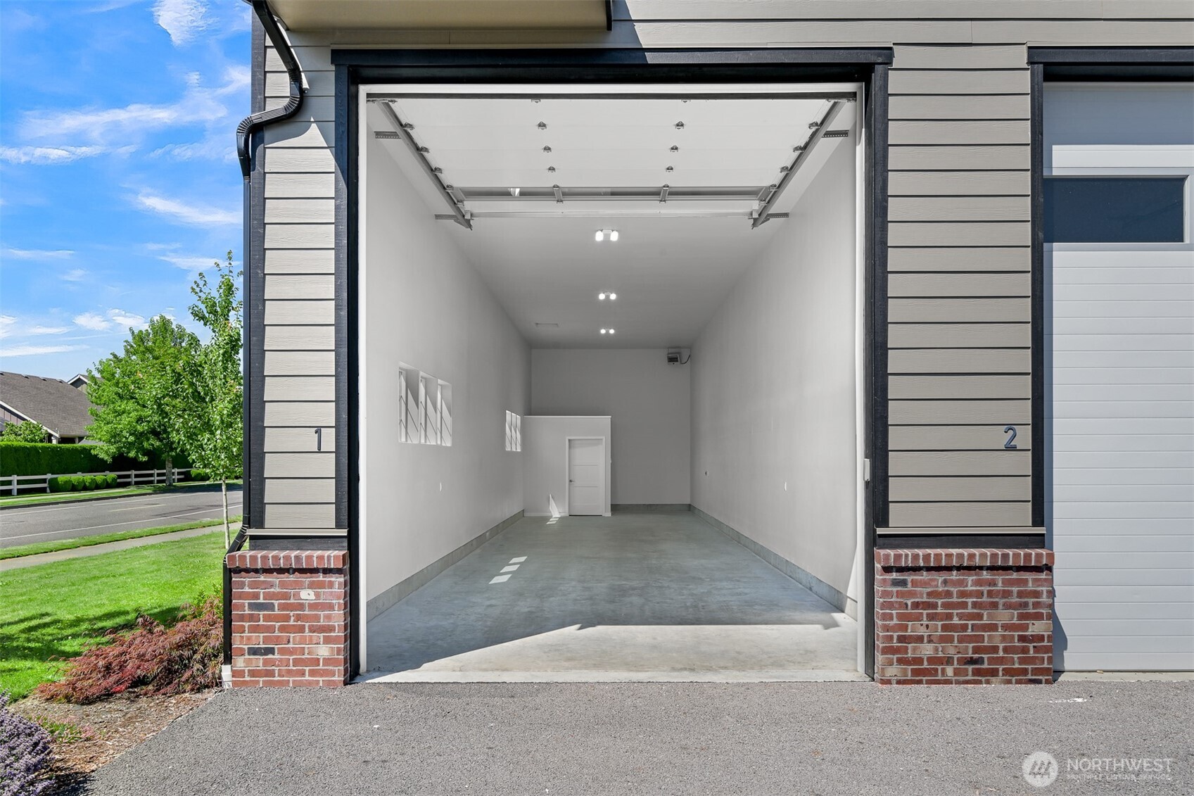 2203 Mercedes Drive 6