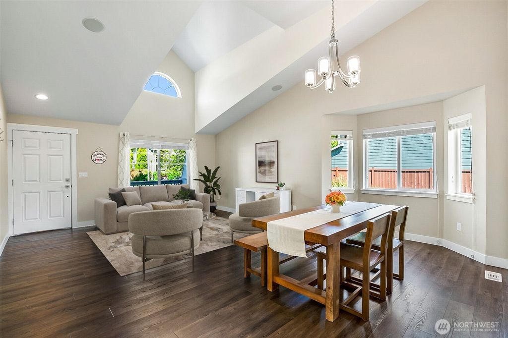 Photo of 708 Rosario Place NE, Renton, WA 98059 (MLS # 2373744)