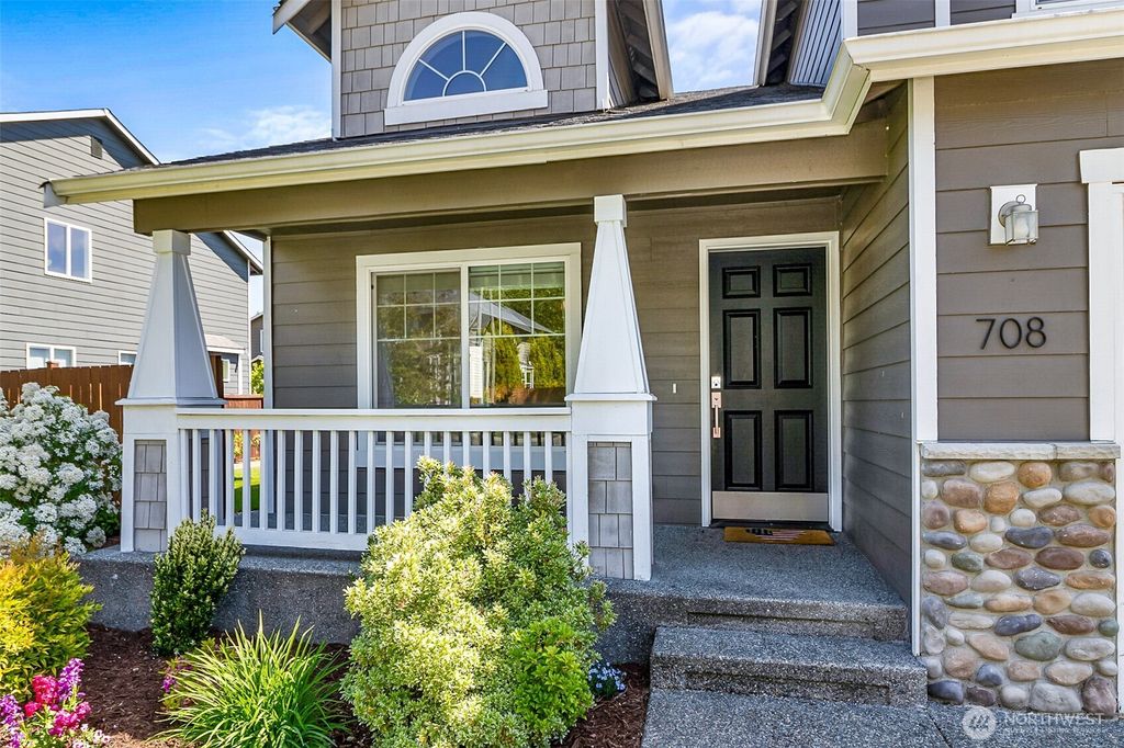 Photo of 708 Rosario Place NE, Renton, WA 98059 (MLS # 2373744)