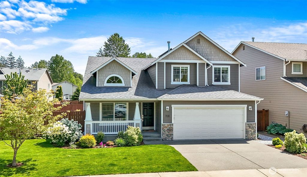 Photo of 708 Rosario Place NE, Renton, WA 98059 (MLS # 2373744)