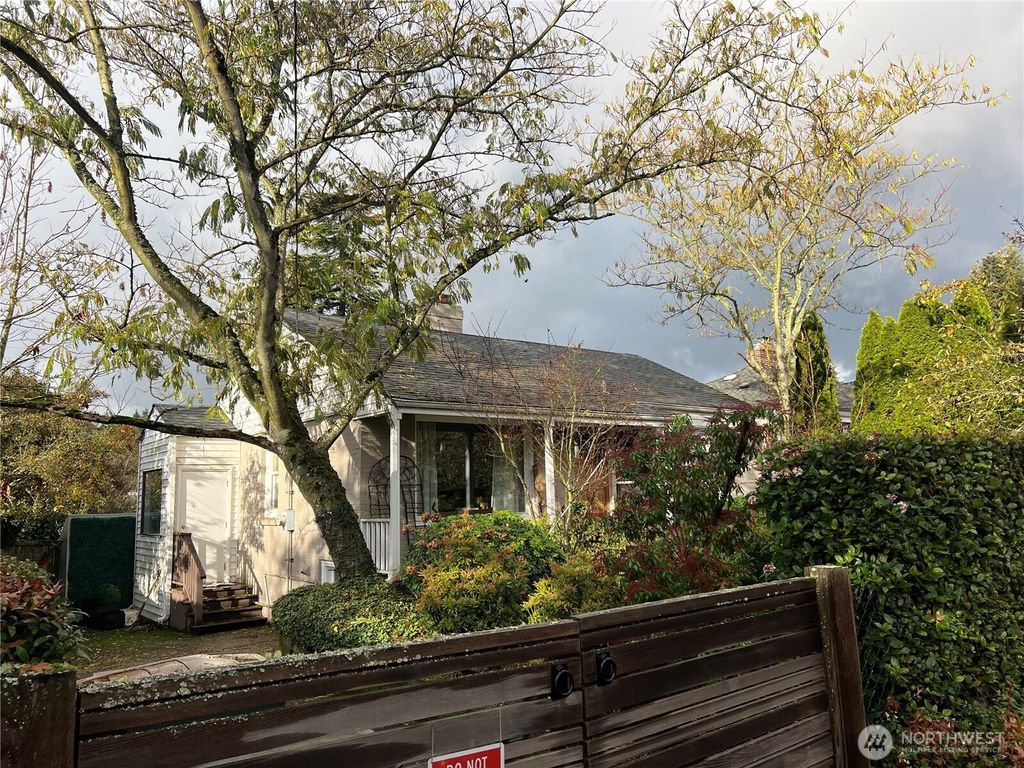 Photo of 3819 33rd Avenue W, Seattle, WA 98199 (MLS # 2522022)
