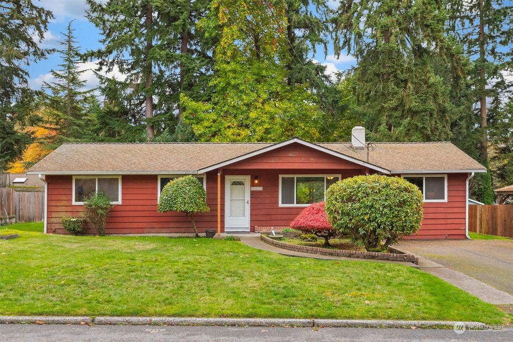 Photo of 8435 NE 138th Street, Kirkland, WA 98034 (MLS # 2277861)