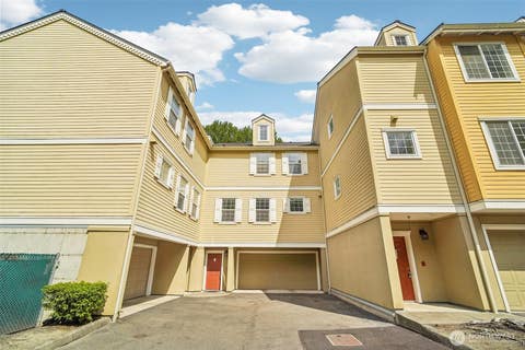 Photo of 1800 NE 40th Street #F2, Renton, WA 98056 (MLS # 2567150)