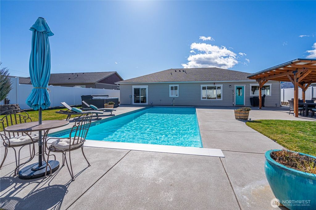 Photo of 52 Manzanita Drive, Manson, WA 98831 (MLS # 2490329)