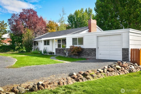 Photo of 217 N 63rd Avenue, Yakima, WA 98908 (MLS # 2580888)