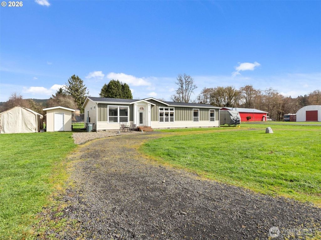 Photo of 4 Nature Loop, Cathlamet, WA 98612 (MLS # 2491575)