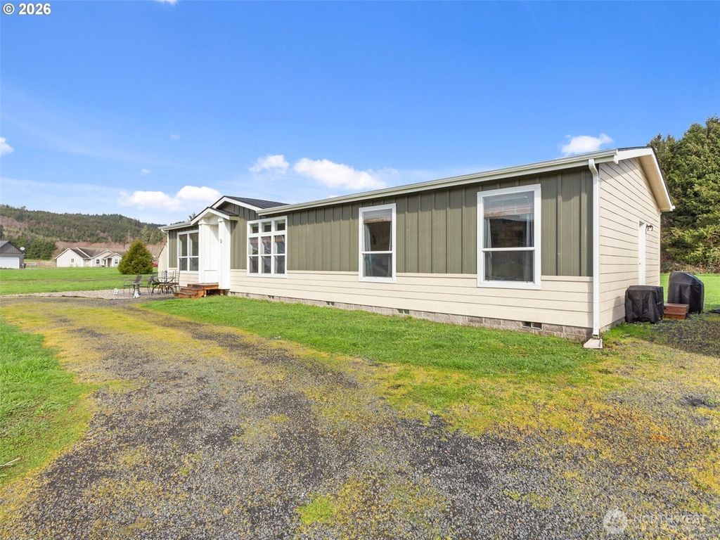 Photo of 4 Nature Loop, Cathlamet, WA 98612 (MLS # 2491575)