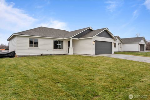 Photo of 202 N Sandy Loop, Moses Lake, WA 98837 (MLS # 2492826)