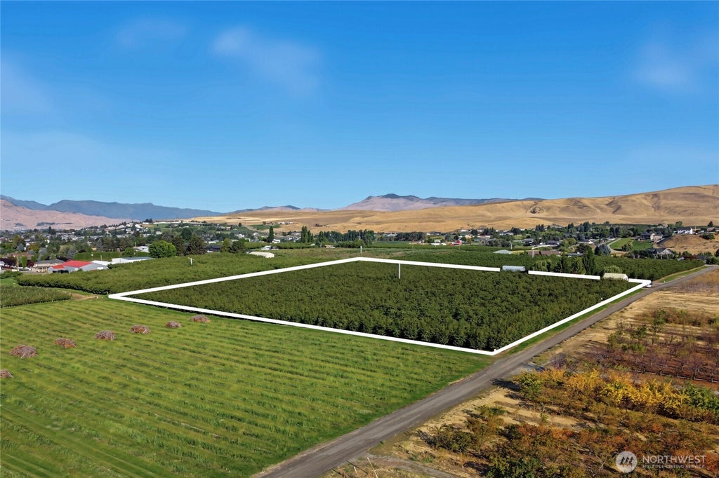 Photo of 0 NNA N Quincy Avenue, East Wenatchee, WA 98802 (MLS # 2585550)