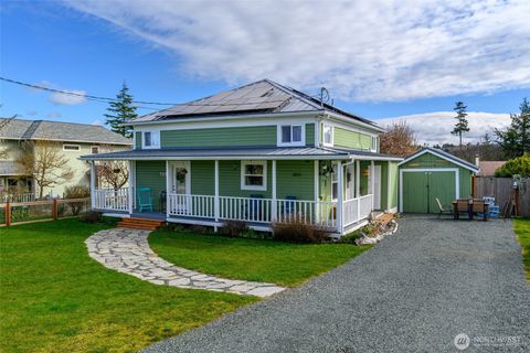 Photo of 705 NE Haller Street, Coupeville, WA 98239 (MLS # 2490534)