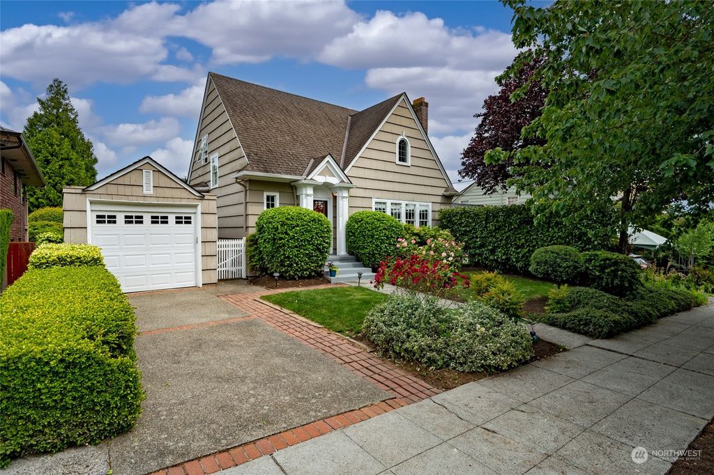 Photo of 1512 Thorndyke Avenue W, Seattle, WA 98199 (MLS # 2252127)