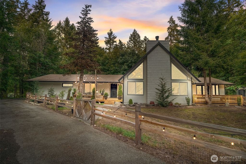 Photo of 16925 SE Auburn Black Diamond Road, Auburn, WA 98092 (MLS # 2509949)